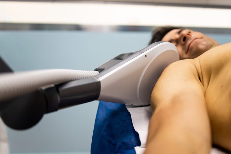 An,Adult,Man,Undergoes,Super,Inductive,System,Therapy,For,Recovery